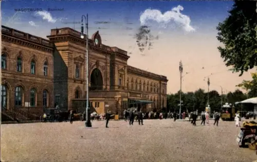 Ak Magdeburg in Sachsen Anhalt, Bahnhof, Straßenseite