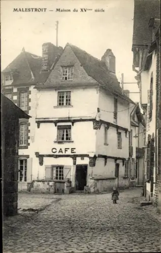 Ak Malestroit Morbihan, Cafe, Maison du XVe siècle, alte Gebäude, Kopfsteinpflasterstraße