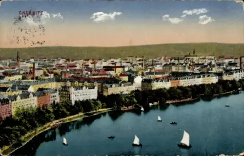 Ak Chemnitz in Sachsen, Stadtansicht,  Fluss, Boote, Wolken, Gebäude