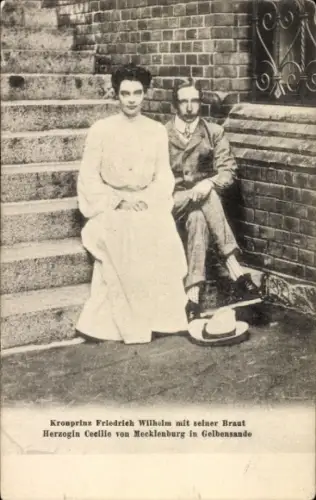 Ak Kronprinz Friedrich Wilhelm mit seiner Braut Herzogin Cecilie von Mecklenburg in Gelbensande