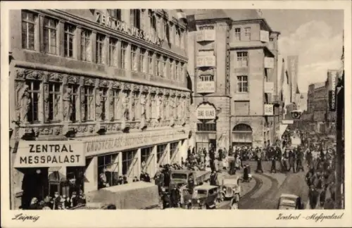 Ak Leipzig, Sächsisch Thüringische Ausstellung 1897, Zentral Messpalast, Menschenmenge auf der St