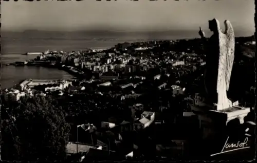 Ak Algier Alger Algerien, Blick auf die Stadt, Statue eines Engels, Küstenlinie, Hügellandschaft