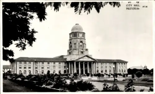 Ak Pretoria Südafrika, Stadtverwaltung, Uhrturm, Gartenanlage, schwarz-weiß