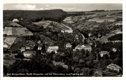 Ak Bad Mergentheim in Tauberfranken, Luftaufnahme  Kurgarten, Frauenberg, Landschaft