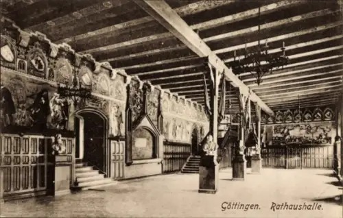 Ak Göttingen in Niedersachsen, Blick in die Rathaushalle