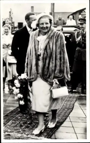Ak H.M. Koningin Juliana tijdens een bezoek aan Tiel, Juli 1950