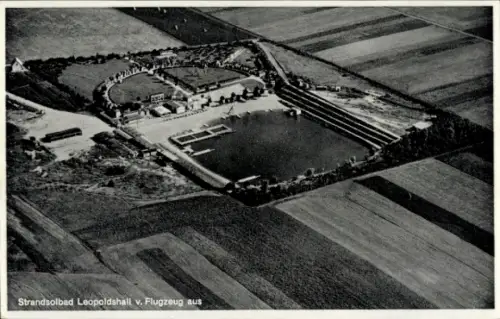 Ak Leopoldshall Staßfurt im Salzlandkreis, Luftaufnahme Strandsolbad  Schwimmbad, Wasserfläche, F