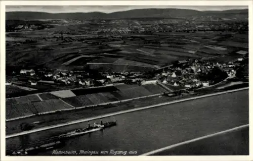 Ak Hattenheim Eltville am Rhein Hessen,  Rheingau vom Flugzeug aus, Landschaft, Fluss, Schiffe