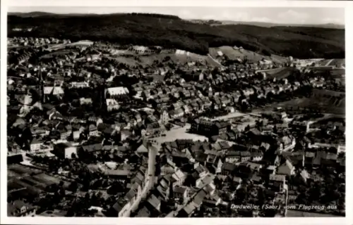 Ak Dudweiler Saarbrücken im Saarland, Luftaufnahme von Dudweiler (Saar), Häuseransicht, ländliche