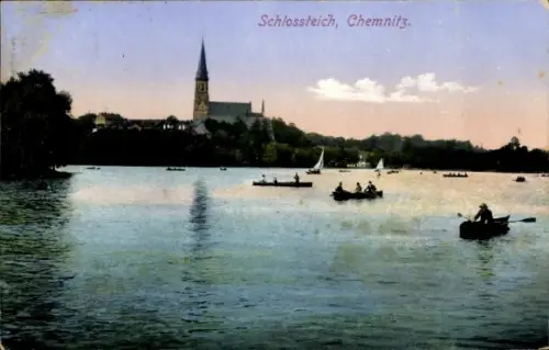 Ak Chemnitz in Sachsen, Schloss Teich,  ruhige Wasserfläche, Boote, Kirche im Hintergrund