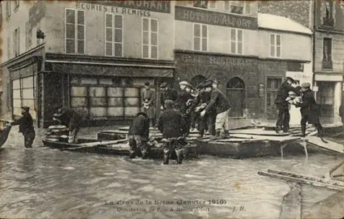 Ak Maisons Alfort Val de Marne, Inondations Janvier 1910, La Distribution