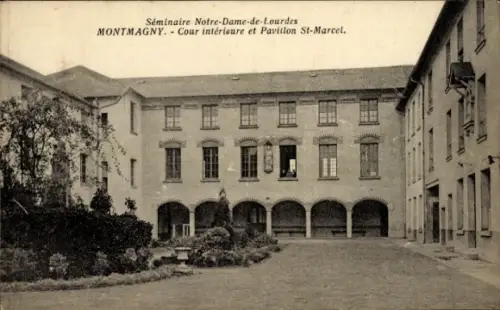 Ak Montmagny Val d’Oise, Seminar Notre-Dame-de-Lourdes, Innenhof, Pavillon St-Marcel