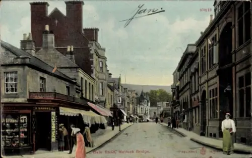 Ak Matlock Bath Derbyshire England, Dale Road,  Geschäfte, Menschen, Jani