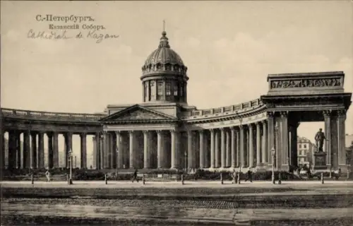 Ak Sankt Petersburg Russland, Kazaner Kathedrale, Säulen, Statue, Schwarz-Weiß-Foto