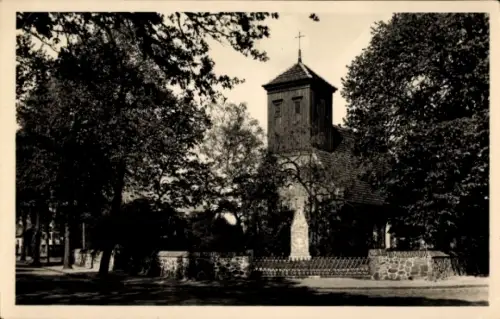 Ak Pätz Bestensee in Brandenburg, Kirche, Bäume, Zaun, Schwarz-Weiß-Foto