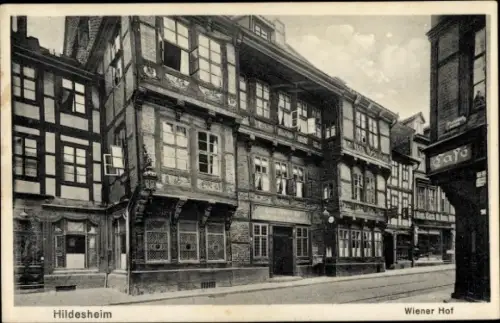 Ak Hildesheim in Niedersachsen,  Wiener Hof,  Fachwerkhäuser, Straße