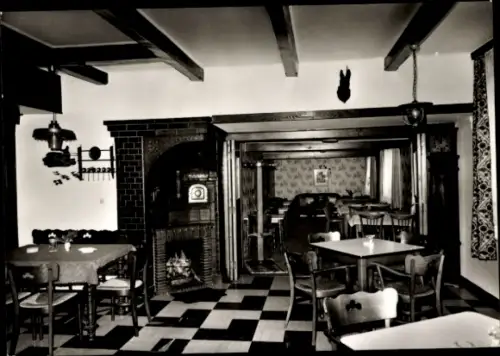 Ak Langenberg Gera in Thüringen, Gastwirtschaft, Innenansicht, Tische, Stühle, Kamin