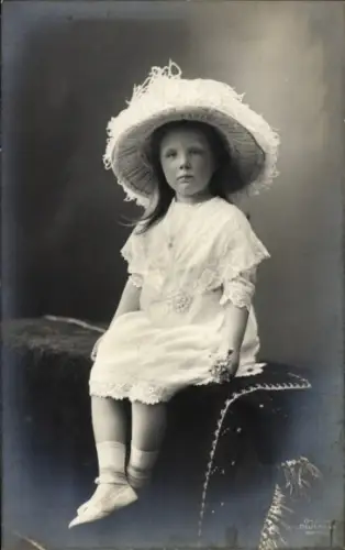Ak Prinzessin Juliana der Niederlande, Portrait mit Hut