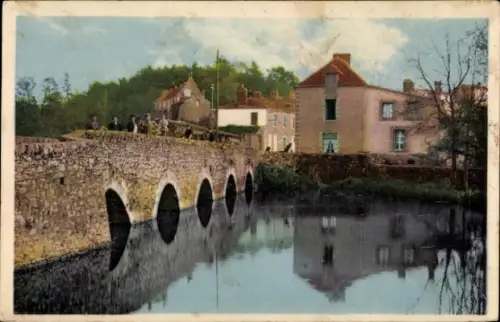 Ak Rocheservière Vendée, Brücke über einen Fluss, Gebäude im Hintergrund, Bäume