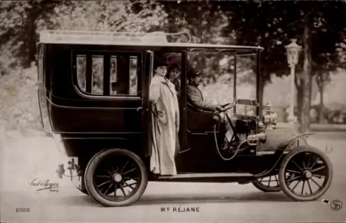 Ak Schauspielerin und Soubrette Rejane im Automobil