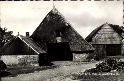 Ak Grollo Drenthe, Oude Saksische boerderij, GROLLO, Dr., zwei Scheunen