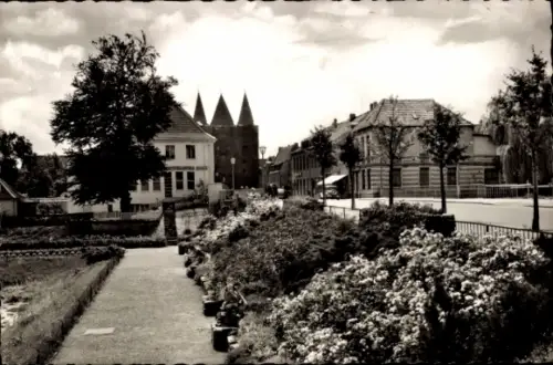Ak Goch am Niederrhein, Schwanenteich, Straßenpartie