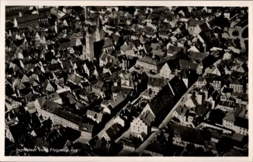 Ak Ingolstadt an der Donau Oberbayern, Luftaufnahme von   Architektur, Flugzeugansicht, schwarz-w