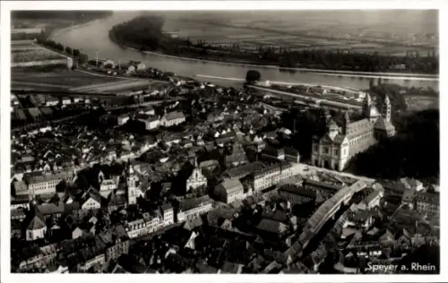 Ak Speyer am Rhein, Luftaufnahme von  Rhein,  Gebäude, Stadtansicht
