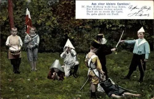 Ak Aus einer kleinen Garnison, Kinder spielen Krieg