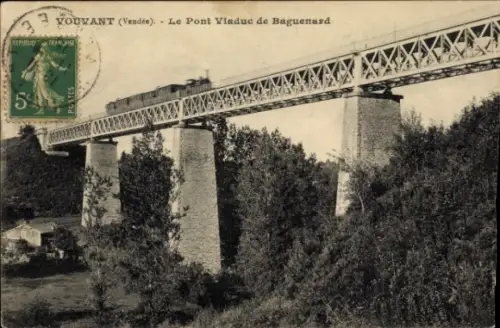Ak Vouvant Vendée, Viadukt Baguenard, Eisenbahnbrücke, Landschaft, Wald