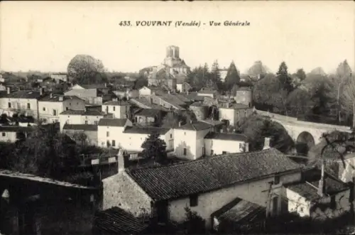 Ak Vouvant Vendée, Blick auf  Kirche, Häuser, Bäume, ländliche Umgebung