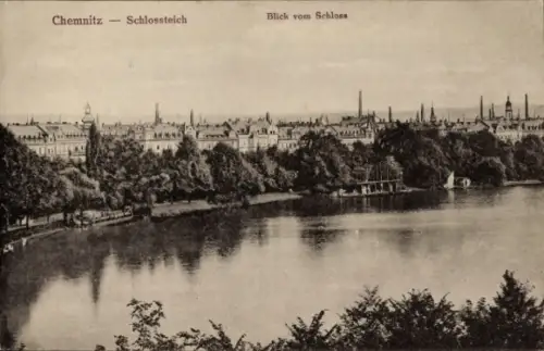 Ak Chemnitz in Sachsen, Blick vom Schloss, Schlossteich, Stadtansicht, schwarz-weiß