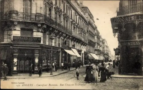 Ak Angers Maine et Loire, Straßenszene, Geschäfte, Menschen,  Architektur