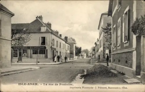 Ak Isle Adam Val d'Oise, La rue de Pontoise