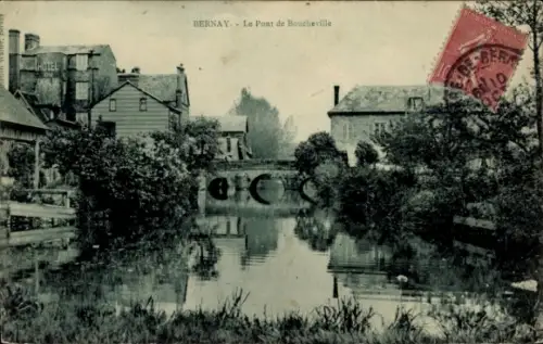 Ak Bernay Eure,  Le Pont de Boucheville, Wasserlauf, Gebäude