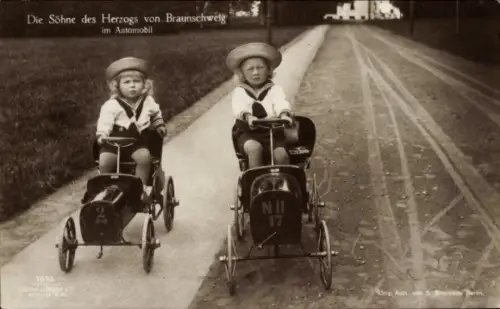 Ak Die Söhne des Herzogs von Braunschweig im Automobil, Liersch 7870