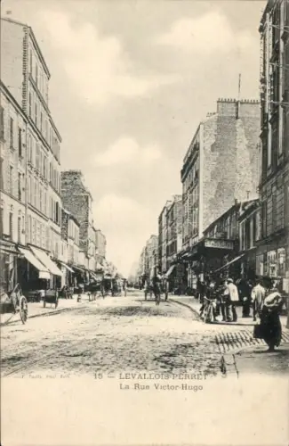 Ak Levallois Perret Hauts de Seine, La Rue Victor Hugo
