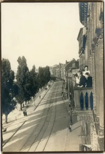 Foto Familie des Fotografen Friedrich Eyßen auf Eyssens Balkon, Juli 1915, Dresden