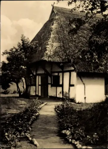 Ak Ostseebad Ahrenshoop Fischland, Dornenhaus, Reetdachhaus