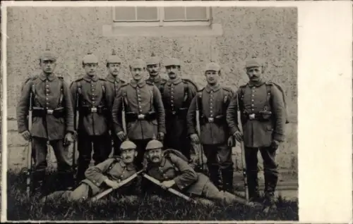 Foto Ak Deutsche Soldaten in Uniformen, Kaiserzeit
