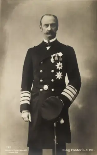 Ak König Frederik VIII von Dänemark, Portrait, Uniform, Orden