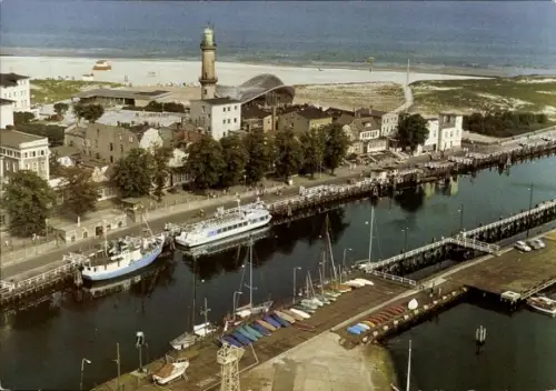 Ak Ostseebad Warnemünde Rostock, Am Strom, Schiffe, Luftaufnahme