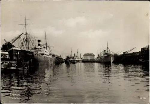 Ak Dampfer Bremen, Norddeutscher Lloyd Bremen, Turbinenschnelldampfer, Hafenansicht, Schiffe, W34