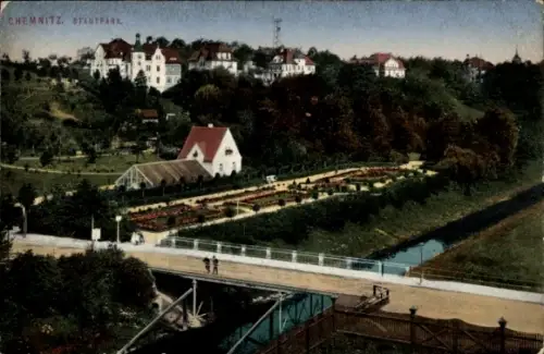 Ak Chemnitz in Sachsen, Stadtpark, Brücke, Gartenanlage,  Gebäude
