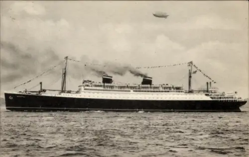 Ak United States Lines, Dampfschiff S.S. Manhattan, Zeppelin