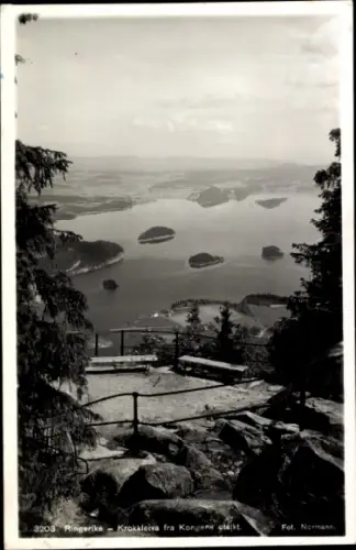 Ak Ringerike Norwegen, Aussicht auf Wasser und Inseln, Berge, Bäume,  von Ringerike