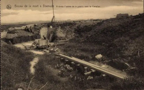 Ak Diksmuide Dixmude Westflandern, Graben mit Holzschienen, Soldaten, Schützengraben, Eingang zur