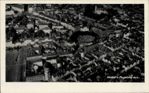 Ak Kassel in Hessen, Luftaufnahme von  Stadtansicht, Flugzeugaufnahme