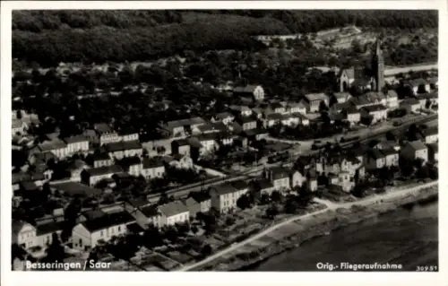 Ak Besseringen Merzig im Saarland, Besseringen/Saar, Luftaufnahme,  Architektur, ruhige Landschaf