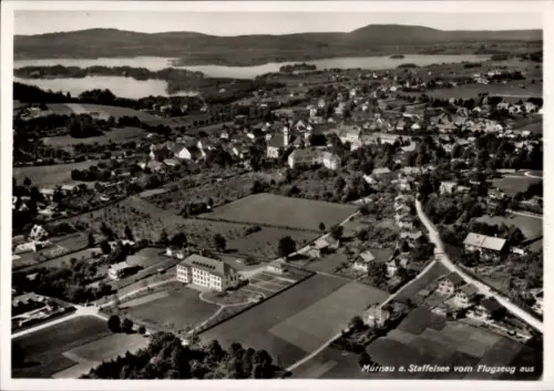 Ak Murnau am Staffelsee, Luftaufnahme von Murnau, Staffelsee, Landschaft, Gebäude
